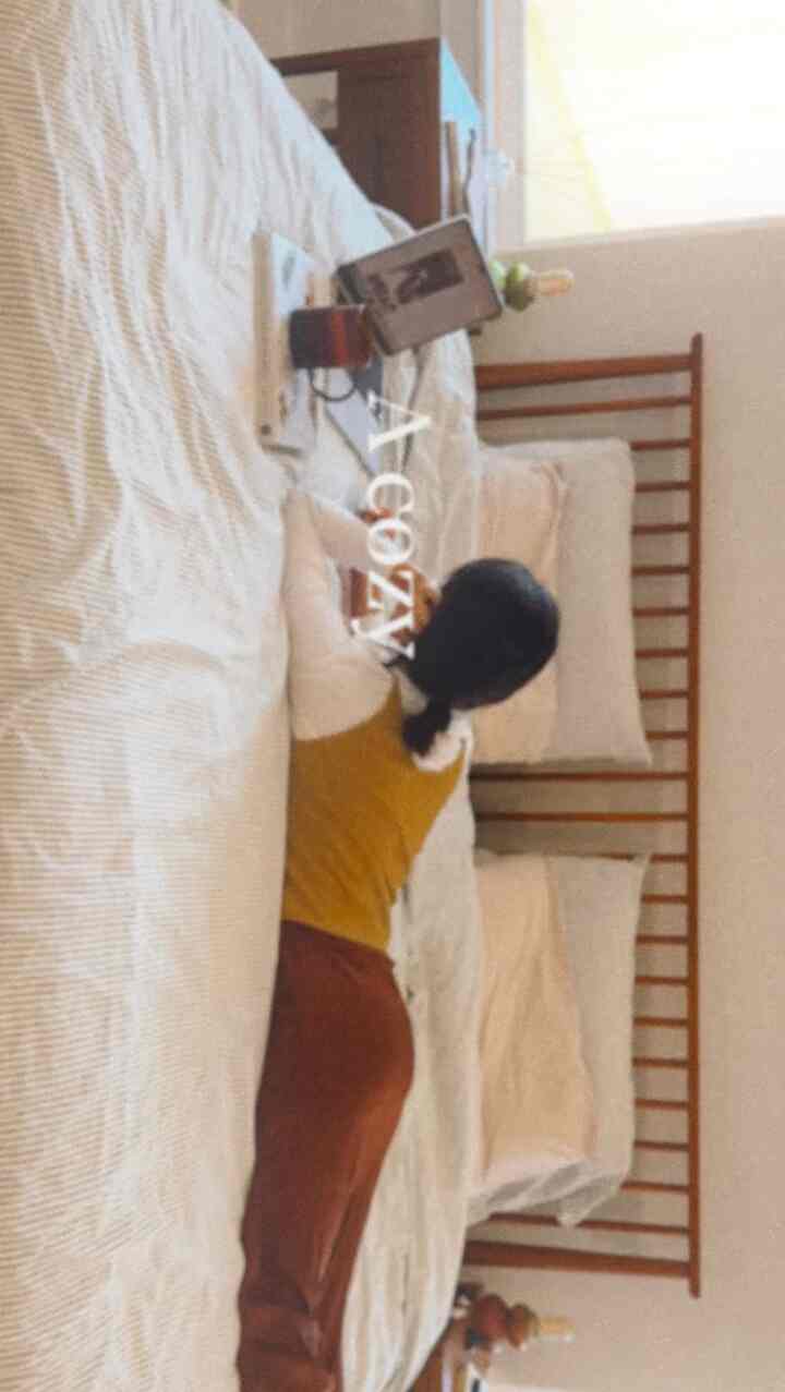 A little bedding refresh to welcome the cozy season🤎
New bedding set, softer mood - fall feels officially here🍁

#falldecor #fallvibes #autumndecor #simplefall #fallinspiration
#fallrefresh #cozyhome #beddingupdate #greenstripedbedding
#neutralhome #minimaldecor #seasonalrefresh #homeaesthetic
#cozyinterior #naturaltone #homestyling #interiorinspo