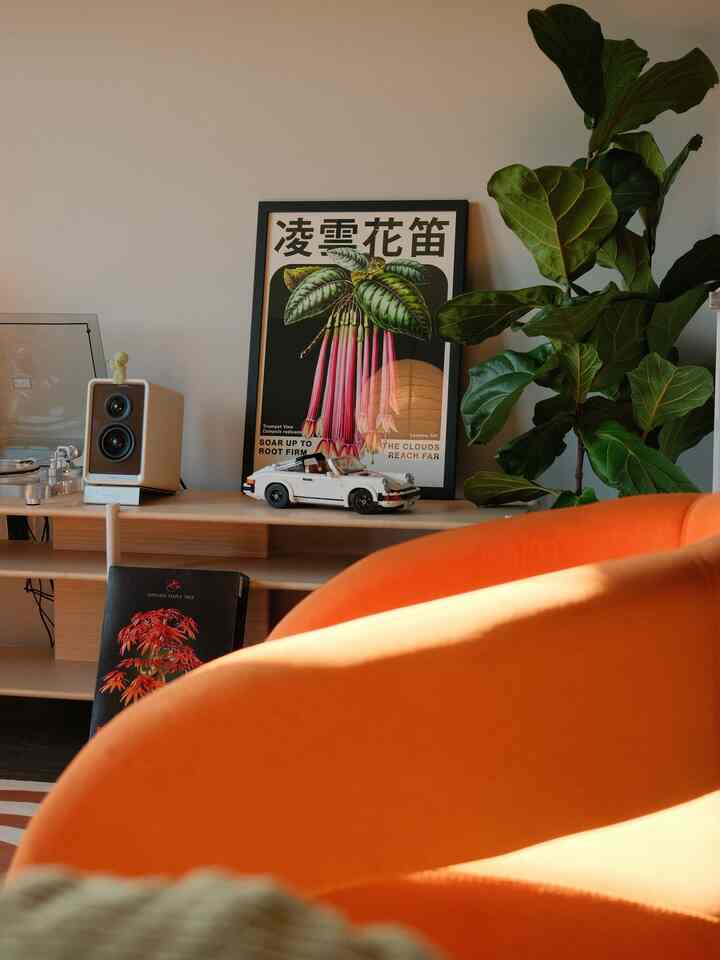 Slowly figuring out where everything goes’

Of course I had to bring my iconic Zuru Floor to Ceiling Lamp :)

Highly recommend this lamp if you want an eye catcher for your space! It looks great and it’s unique!

#honestreview #lampcollection #lamptour #aestheticlamp