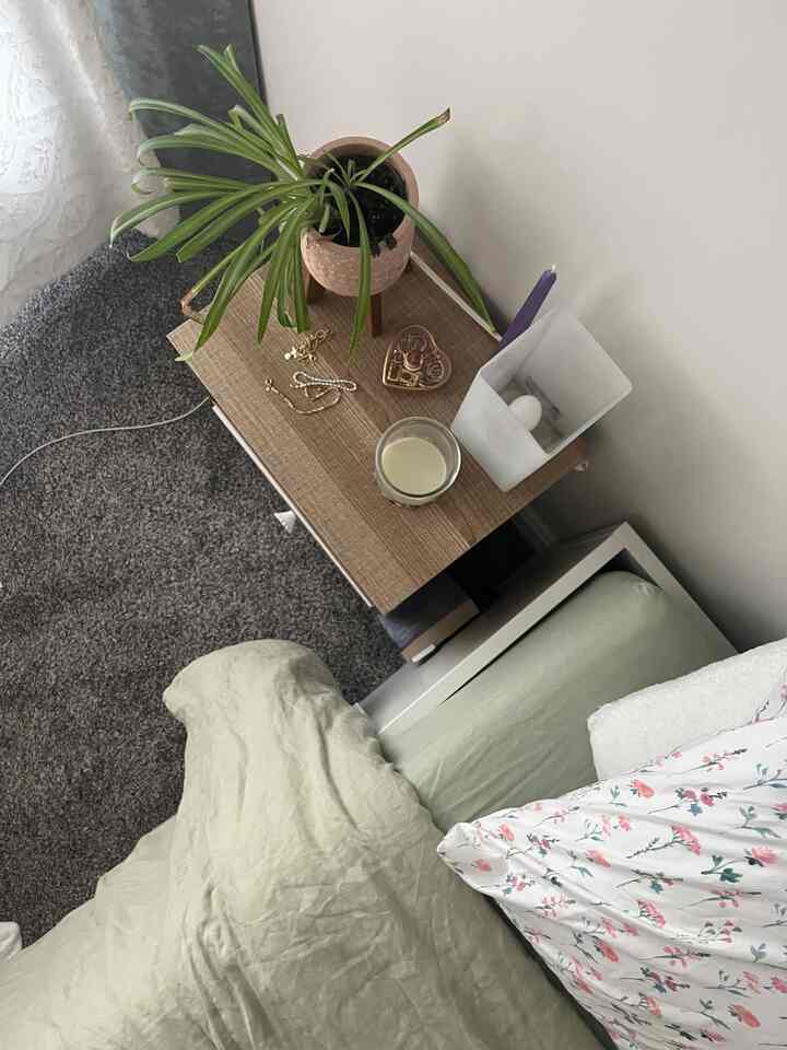 changing your bed sheets is always a great way to change the overall feel of your room! #bedsheets #greensheet #linensheet #bedroom