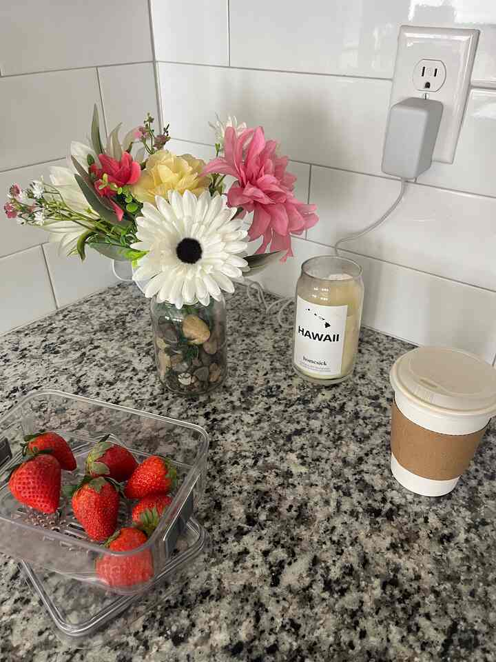 as the seasons change and flowers are harder to find, i love to add some color by using fake flowers through out my house #flowers #fakeflowers #kitchen #falldecor 