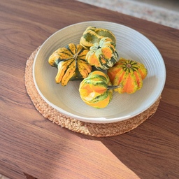 These are real pumpkins, so surreal! How gorgeous are they 🎃
#fallharvest #falldecoration #pumpkin #fallvibes #falldecor #autumnvibe #cozydecor #livingroom #livingroomdecor #decoridea 