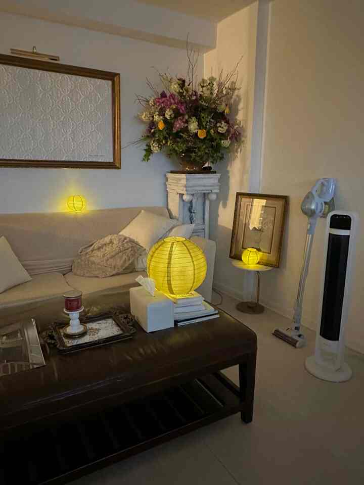 A tip to bringing a romantic and cozy vibe to your living room is to light paper lamps instead of lighting candles or lamps. 

It’s a budget-friendly way for Fall dopamine decor. 🏮

#falldecor #simplefall #fallinspiration #dopaminedecor #frenchmodern #romantic 