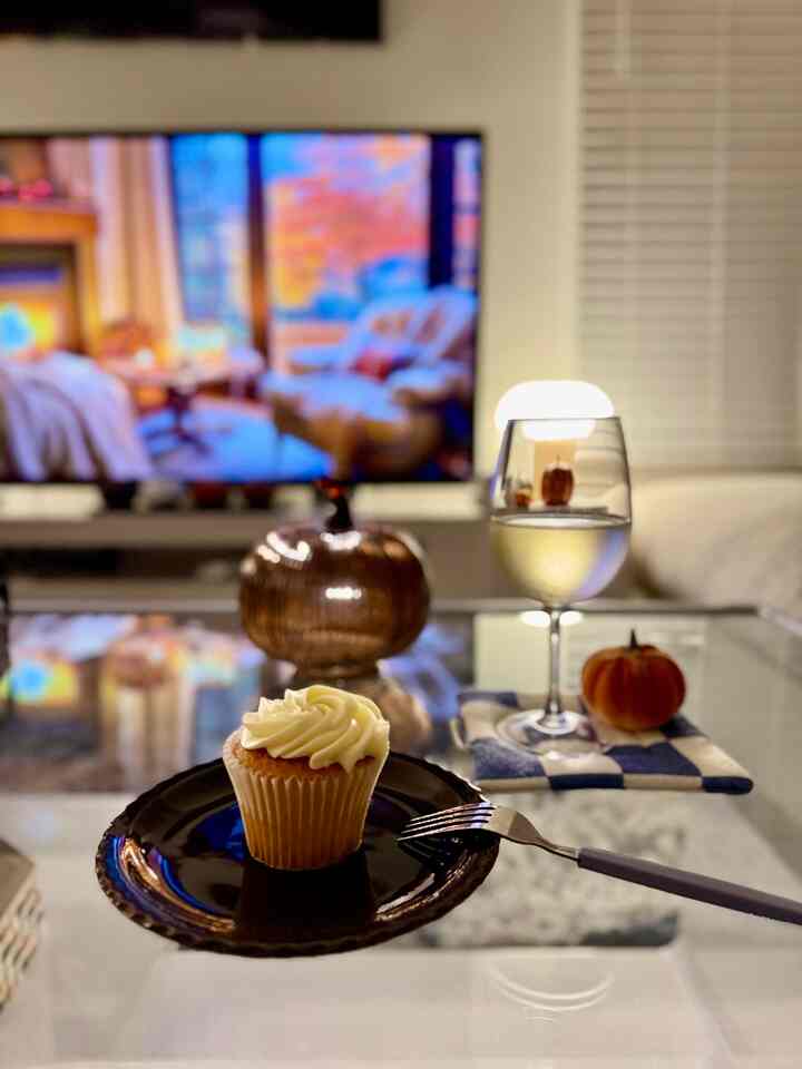 Loving these deep brown dessert plates from Target — the color feels so warm and perfect for fall 🍂

They make every little dessert moment feel extra cozy 🕯️

#budgetfriendly #falldecor #fallvibes #autumndecor #simplefall #fallinspirstion #plates #dessertplates #appetizerplates #cozy #cozyvibes #cozyhome #homedecor #interior 