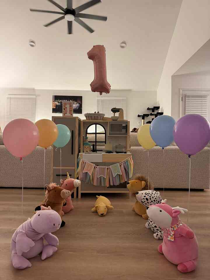 Our baby turned 1 a few days ago 🥹💖

My husband and I stayed up until 3AM building her play kitchen and refrigerator (worth it 😂). We lined up her weighted animal pillows and tied balloons to each one to surprise her in the morning — she loved it! 🎈✨ The smile on her face made it so worth it 💕

#birthday #birthdaydecor #baby #playkitchen #playroom #cozy #cozyhome #cozyvibes 