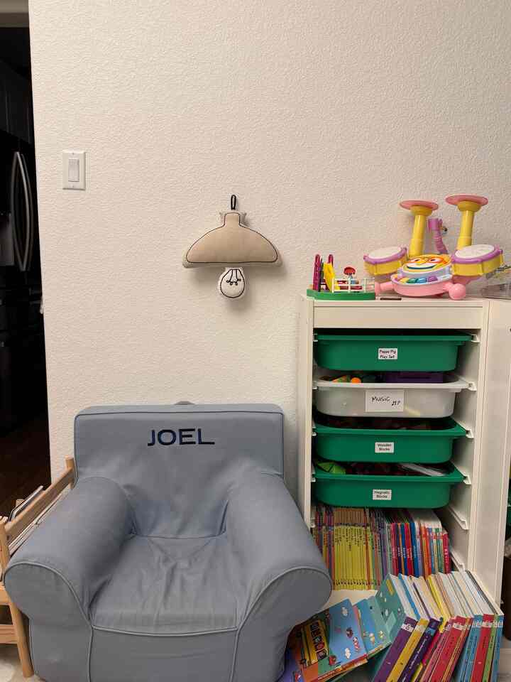 Suka lampu kecil yang lucu ini 💡

#dekorasikamarbayi #Kidsroominterior #playroomdecor #ikea