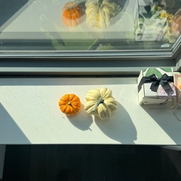 Tiny pumpkins, big autumn vibes 🎃🕯️
#fallvibes #autumndecor #simplefall #fallinspiration #OhouseAmbassador #Ohouse