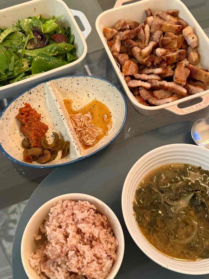 Soul foods 🥹🥹🤎

#koreanbbq #shiraegigook #koreanfoods #soulfoods #dining 