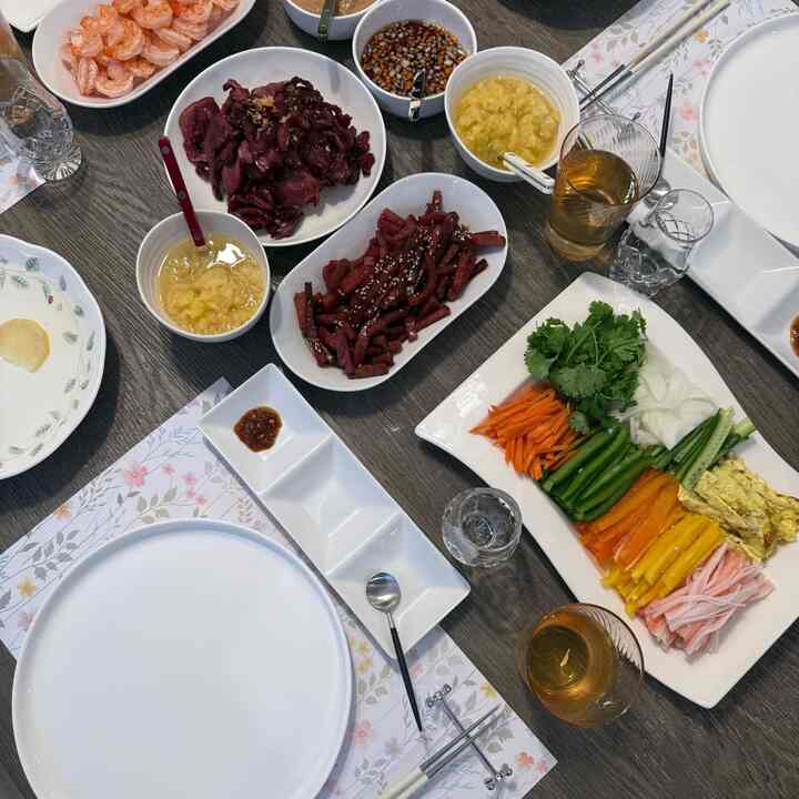 Weekends are for hosting👩🏻‍🍳
Love a good quality time with good people🥂
.
.
#home #dinnermenu #dinner #homesweet #diningtable #onthetable #diningroom #tablesetting #weekend #cozy #goodtime #meal 