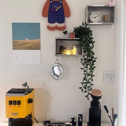 Found the perfect spot for my little Halloween decorations 🎃✨
#HalloweenVibes
#CozyHalloween
#TinyDecorMagic
#SpookyCuteness
#HomeStyling
#OhouseVibes
#FallDecor
#AutumnMood
#halloweenvibes #spookyseason #fallfun #homefortheholidays