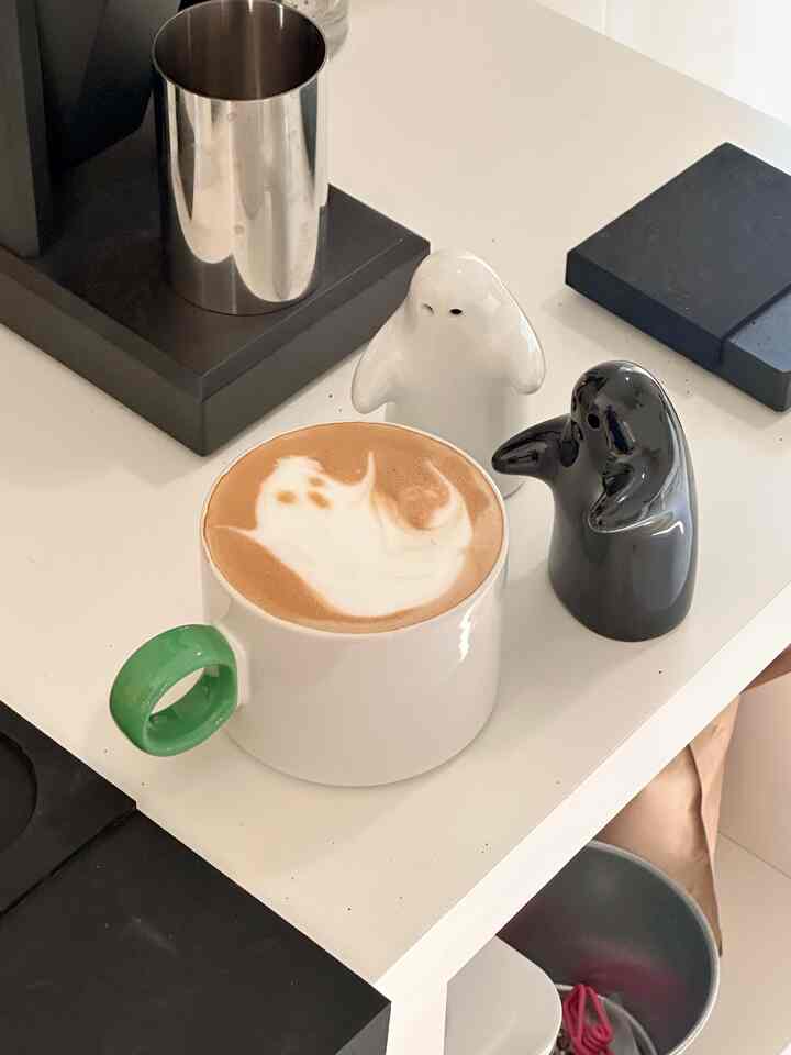 Halloween spirit in my cup 👻
A little ghost latte art that totally made my morning ☕️
Isn’t it the cutest thing ever? 😆

#OhouseVibes #CozyCorner #GhostLatte #HomeCafe #HalloweenMood #halloweenvibes #spookyseason #fallfun #homefortheholidays