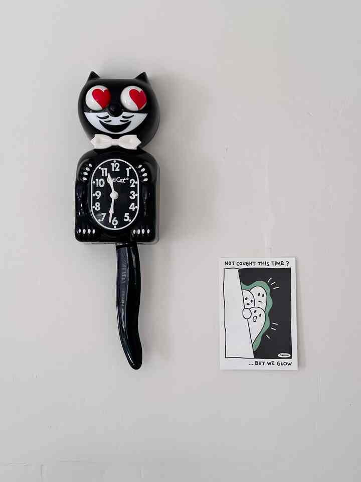 This little cat clock feels just right for Halloween 🎃
Wishing you all a cozy and happy Halloween night! 🕯️✨

#halloweenvibes #spookyseason #fallfun #homefortheholidays #moma
#OhouseVibes #HalloweenMood #CozyHome