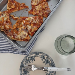 Weekend vibes on a crisp autumn day — frozen pizza (aka my lazy comfort food) 
#fallvibes #autumndecor #simplefall #fallinspiration #homeaccesories #budget #hometips #homedecor #MySpaceMyStyle #halloweendecor #falldecor  #OhouseAmbassador #Ohouse