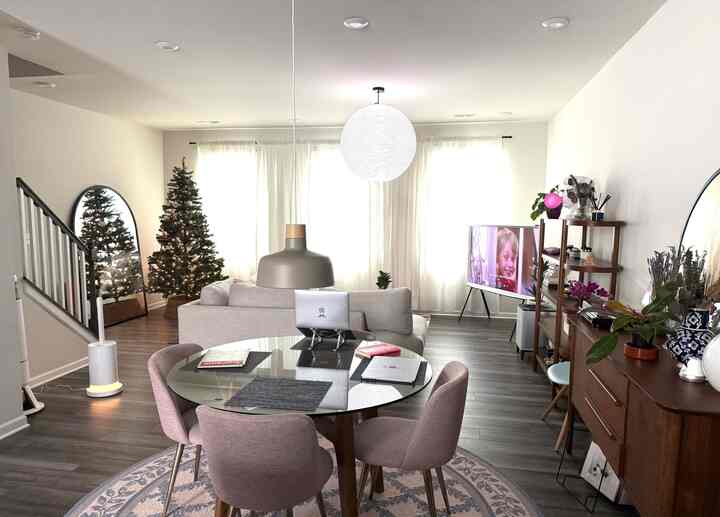 Holiday spirit, activated 🎄🎅



#livingroom #westelm #target #hay #ikea #diningtable #diningroom #crateandbarrel #christmastree #holidaydecor