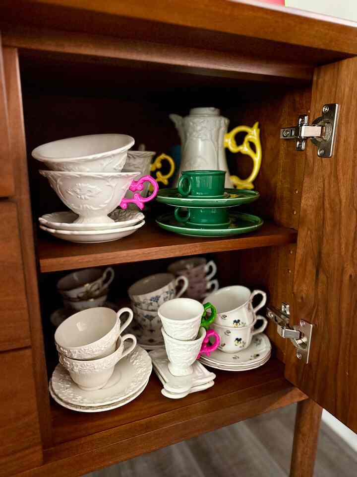 Teh dulu, dewasa nanti 😌🫖

#ruangmakan #sideboard #crateandbarrel #seletti #teacup