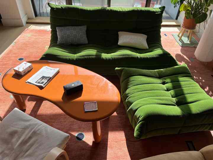 Admiring the colors of the beautiful furnitures 🤍
#colorfulhome #homedecor #livingroominterior 