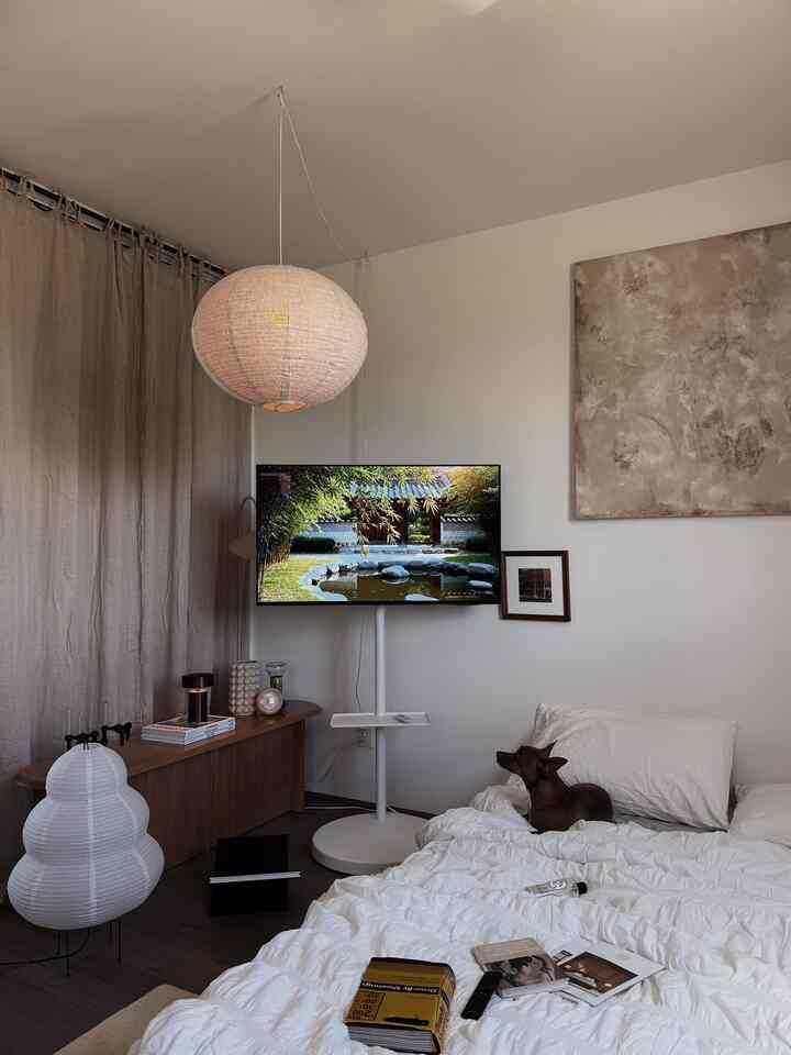 With the chilly weather settling in, I moved the TV to the bedroom and have been spending my time cozied up under the blankets.


#bedroom #bedroominterior #bedroomdecor #bedroomlighting #beddinginterior #bedding #TV #samsungOLED #OLEDTV #vase #bench #roomspray #posterframe  #canvasframe #bookstand #lamp #lighting 