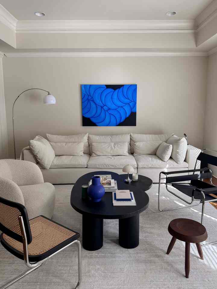 Can you spot a difference in my living room? 👀🛋️✨
.
.
.
#livingroominterior #livingroom #livingroominspo #ecclecticdecor #stool #lamp #vase #sofa #armchair #swivelchair #chair #mcm #minimalwithmood #floorlamp