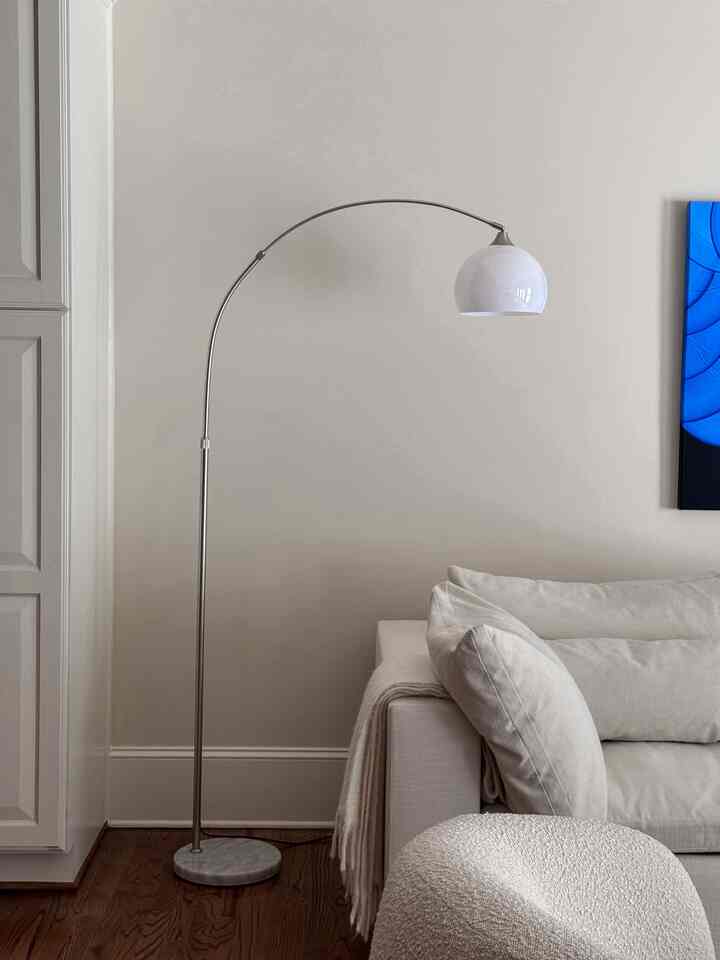 Little things, big joy🤍✨
.
.
.
#floorlamp #myfavoritecollection #homedecor #minimalwithmood #minimalliving #minimaldecor #flowerbowl #bowl #candle #handsoap 