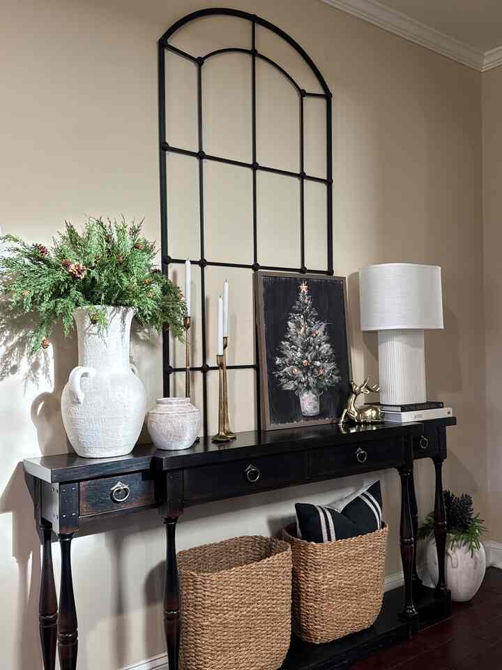 A calm welcome home.
@ohousetoday

#ohousecreator #gatherandglow #entrywaydecor #cozystyling #minimalwarmth #timelessinteriors #neutralathome #cozyhomevibes #attainabledesign