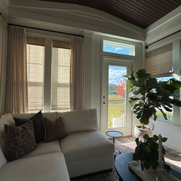Quiet and cozy. This is a favorite space to watch the seasons change.
#ohousecreator #gatherandglow #sunroomstyle #cozycorners #neutraltextures #warmandwelcoming #everydayelegance #attainabledesign #calmspaces
