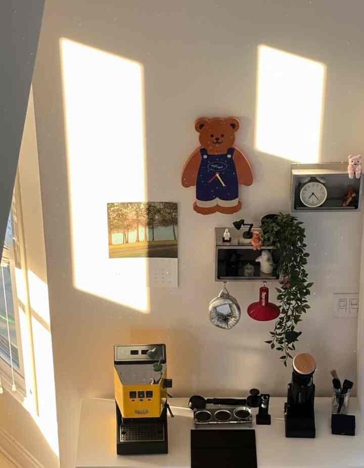 Golden hour spills into my little coffee corner, making everything feel extra warm and dreamy.
Tiny details, slow mornings, and sunlight—my favorite combination ✨✨


#homegratitude #cozyvibes #thankfulathome #mindfulmoments #homecafe #cozyconer #coffee #cafe #sunlight #cozy 