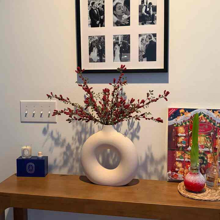 Refreshing the vibe by changing the faux flowers❣️

#fauxflower #vase 