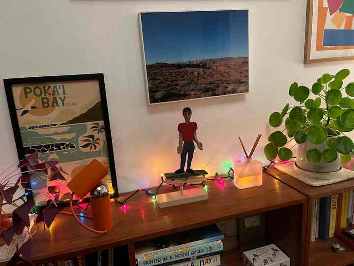 Added a little multi colored christmas string light in the living room. It's very affordable and quick way to turn the room into festive vibes! I can't wait to add more.
#holidaydecoration #bookshelf #livingroomdecor