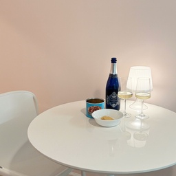 Quick snack and wine time while the kids are playing so well!
Loving our new modern, sleek wine glasses — such a perfect little upgrade!
#wine #whitewine #wineglass #weekend
