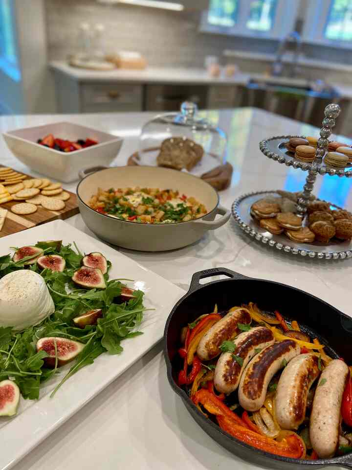 #kitchen #diningroom #friendgiving #thanksgiving #food #ohousegather #ohouseglow #ohousegrateful

It’s the time for friendgiving! Foods and laughter are always right. Love the feel of fall 🍁