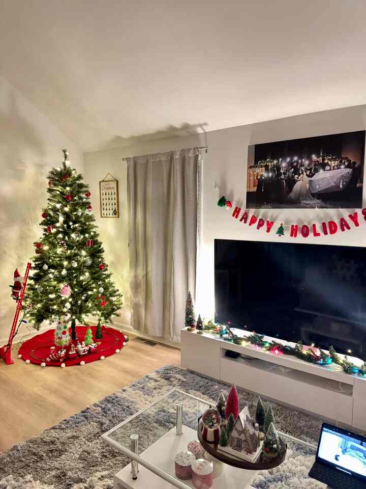 No mood lighting like a Christmas tree 🎄✨

We decorated our living room with Christmas decor and it’s giving the perfect cozy glow. 

Our newest additions — the climbing Santa and Christmas train — make everything feel even more magical 🪄

#OhouseHoliday #OhouseTree #OhouseGather #OhouseGlow #CozyHome #OhouseCozy #OhouseGlow #OhouseStyling #moodlighting #cozycorners #glowseason #homeinspiration #christmas #christmasdecor #christmasinterior #holidays #december #winter #cozy #cozyhome #cozydecor #interior #homedecor #크리스마스 