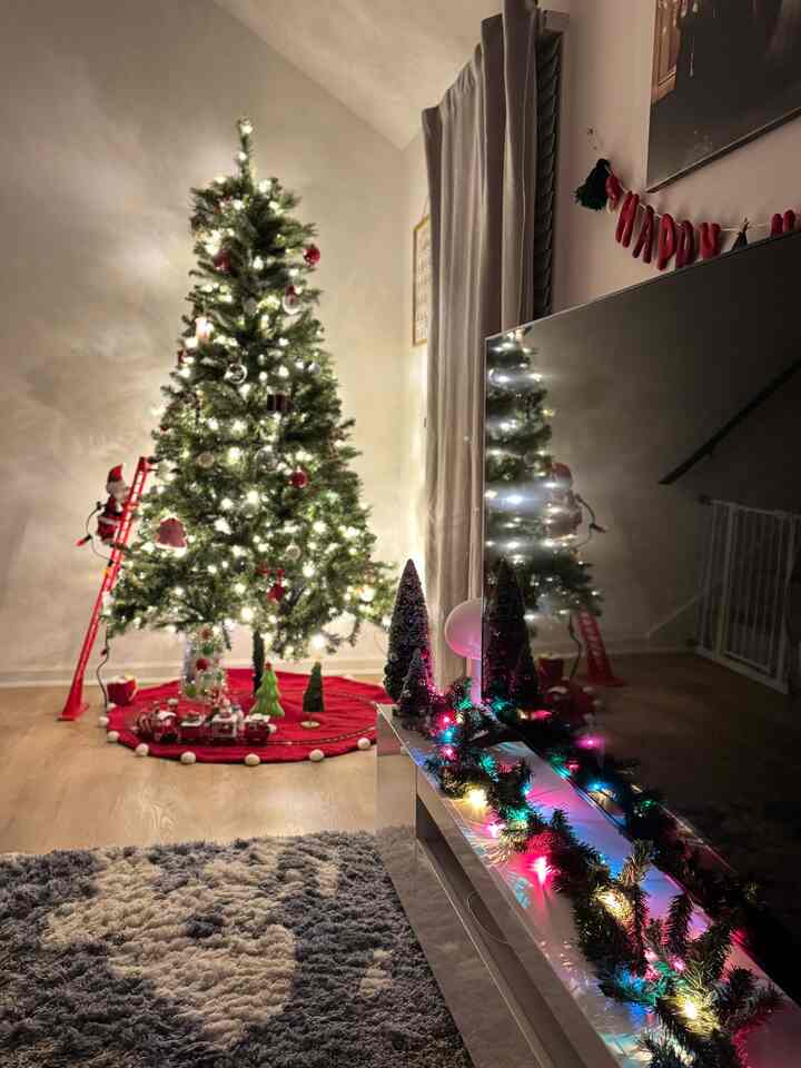 This multicolor garland is a huge mood-changer! 🎄✨

I usually lean toward softer, warm lighting, but the colorful lights bring such fun festive cheer. Since we can’t put too many decorations out with a baby who loves to touch (and taste 😅), this garland is the perfect way to bring in the holiday spirit without the stress!

#OhouseHoliday #OhouseTree #OhouseGather #OhouseGlow #CozyHome #OhouseCozy #OhouseGlow #OhouseStyling #moodlighting #cozycorners #glowseason #homeinspiration #christmas #christmasdecor #christmasinterior #holidays #december #winter #cozy #cozyhome #cozydecor #interior #homedecor #크리스마스 