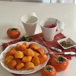 This year, I’m grateful that I didn’t have to buy persimmons even once. A friend of mine has a persimmon tree, and it produced so many fruits! The photo shows the last batch we picked this year. They were so sweet that I’m already looking forward to next fall.
#Thankful #FallHarvest #Persimmons #HomeKitchen #SeasonalEats #SweetTreats #AutumnVibes #minimal #Minimal #MinimalLife #MinimalLiving #SimpleLife