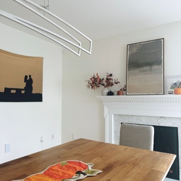Fall vibes in our dining room that will disappear after this week🍂🍁Our wood table makes the autumn mood feel just perfect.
#fall #diningroon #fabricphoto #fallvibes