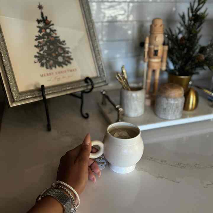 Post Thanksgiving, I crave the warmth of a soothing cup of tea. My In Soil Short Mug is the perfect vessel for comfort.
#Mug #Kitchen #WarmBeverages #Tea #Comforts #gatherandglow #ohousegrateful #welcomechallenge