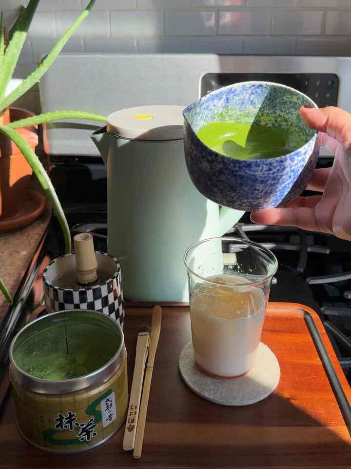 Making my matcha latte helps me slow down and take a moment for myself 🍵 #ohousegrateful #cozyvibes #matcha #thankfulathome #mindfulmoments #moderneclectic #eclecticdecor #colorfuldecor 