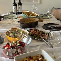 Happy Friendsgiving!
#holidayhosting #gatherandglow #friendsgiving #thankfultable #moodlighting #glowseason #ohousegather #ohouseglow #ohousegrateful
