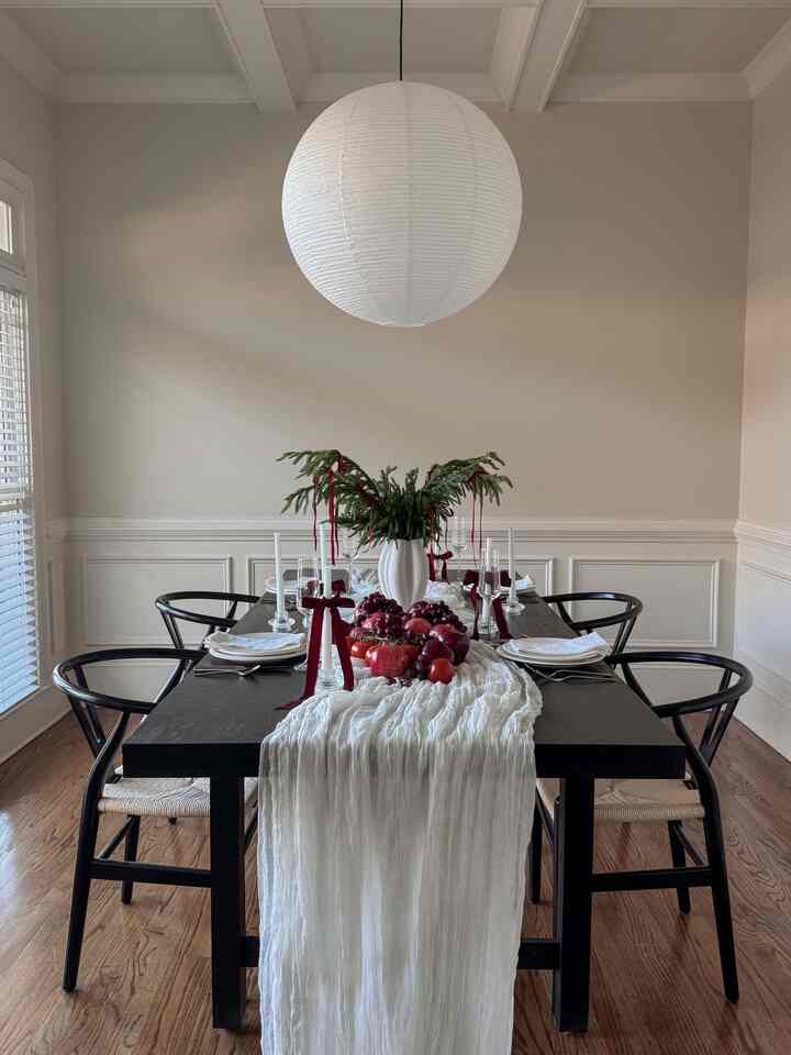 The theme of this year’s Thanksgiving/Pre-Christmas dinner was red and I loved how it turned out♥️
.
.
.
#OhouseGather #gatherandglow #friendsgiving #thanksgivingdecor #cozyhome #diningtablesetting #minimaldiningroom #diningroom #diningroominspo #paperlamp #scandi #japandi #holidaydecor #christmasdecor #christmastablescape
