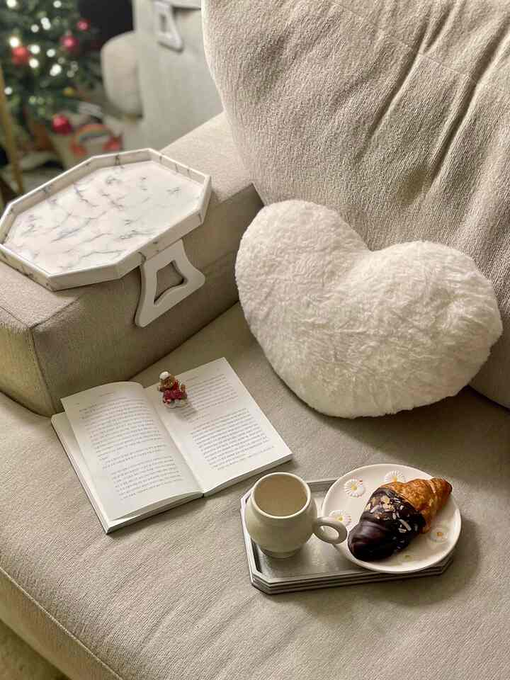 Tonight’s midnight snack: a warm cup of barley tea and a chocolate croissant gifted by a friend, served in a lovely mug gifted by Ohouse 🤍

 #WelcomeChallenge #CozyMug #LivingRoomVibes #SofaChill #DessertTime 
 #mug #cup #cozycorners #homeinspiratio #homegratitude #cozyvibes #thankfulathome #mindfulmoments #OhouseGrateful