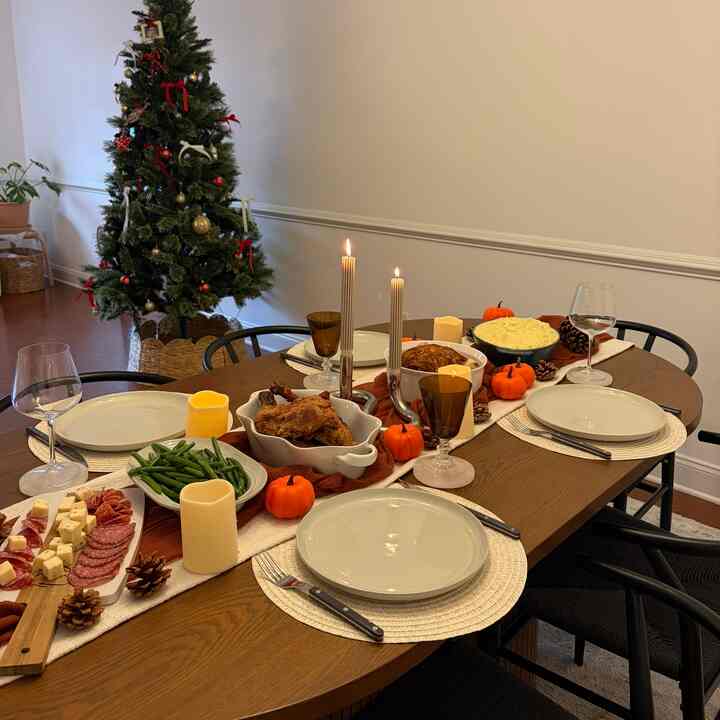 Goodbye Thanksgiving, Hello Christmas season🎅🏻❣️🎄

#ohousegather #thanksgivingtable #thanksgiving #diningtable #tabledecor #ohouseglow 