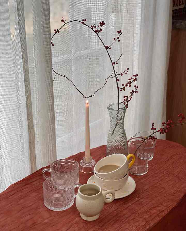 On the first Monday morning of December, my husband and I took out a cup we received from Ohouse along with some cups we hadn’t used in a while, made lattes and matcha, and spent the whole day talking 🤍☕️

#HomeCafe #DecemberVibes #CozyMorning #CoffeeTime #AtHomeTogether #CupCollection #CozyDayIn  #WelcomeChallenge #CozyMug #HomeInspiration #SimpleJoys #HomeLife