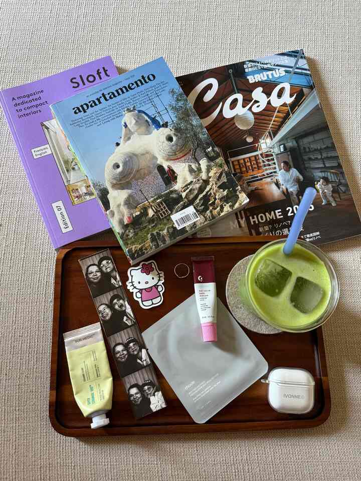 Details ✨💕🍵
#moderneclectic #eclecticdecor #colorfuldecor #matcha #livingroom 