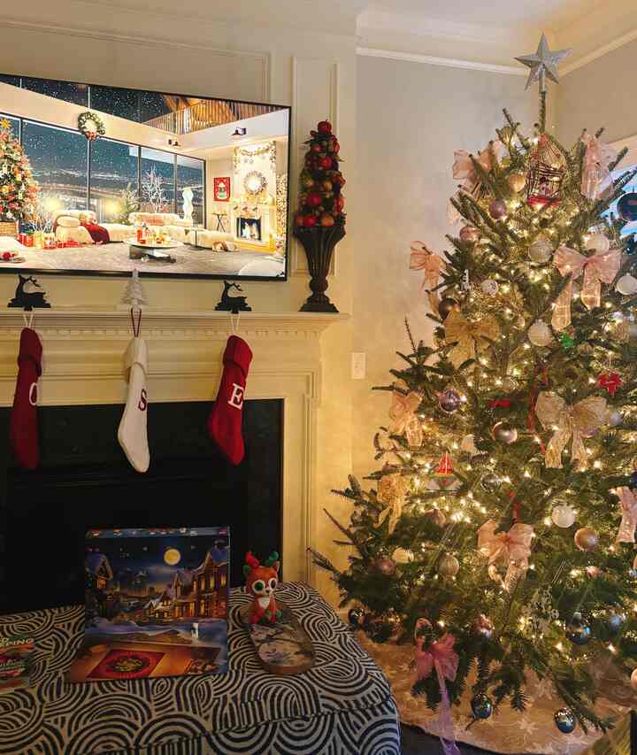 Getting ready for the new season..🎄


#christmas #christmasdecor #christmastree #christmashomedecor #seasonaldecor #livingroom #familyroom