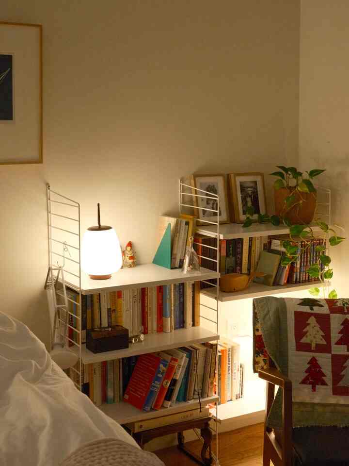 Upgraded my reading nook with proper shelving and made it extra cozy with a few portable lamps!

#cozycorners #glowseason #homeinspiration #cozyvibes #OhouseGlow