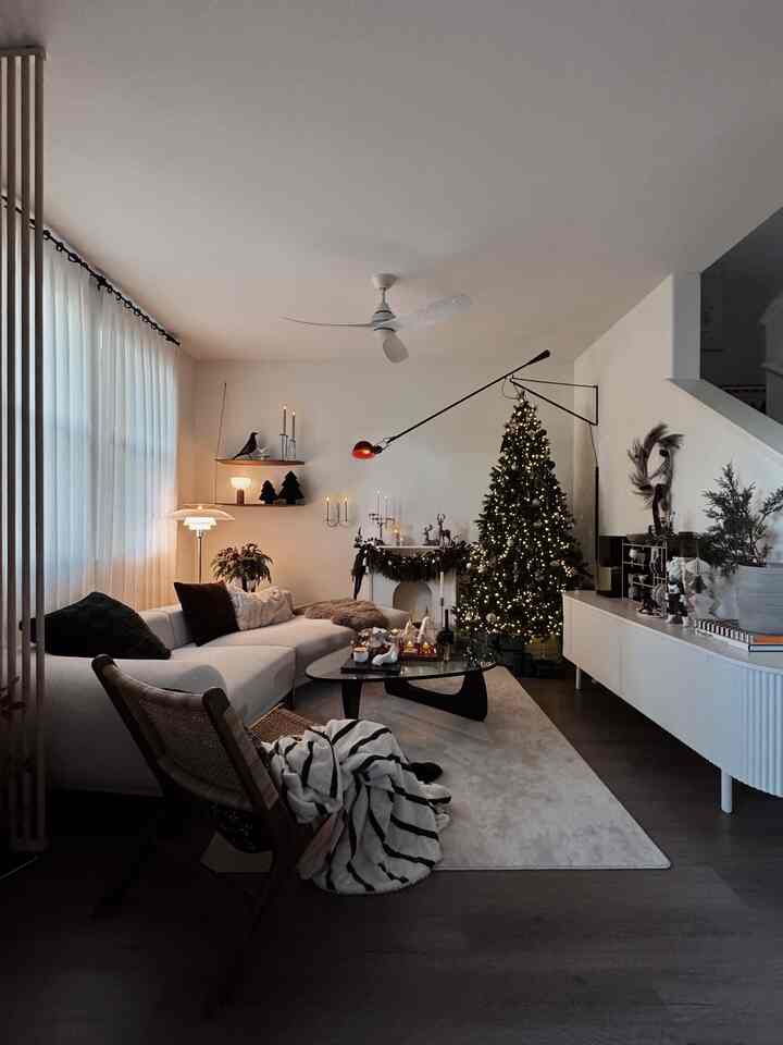 Well… now all I need is some snow.
Can someone sprinkle a little snow over Hawaii for me?? 😅


#OhauseHoliday #Ohouseglow #glowseason #cozycorners #homeinspiration #holidaydecor #christmastree #christmasdecor #candle #garland #cushion #coffeetable #livingroom #livingroomdecor #lamp 