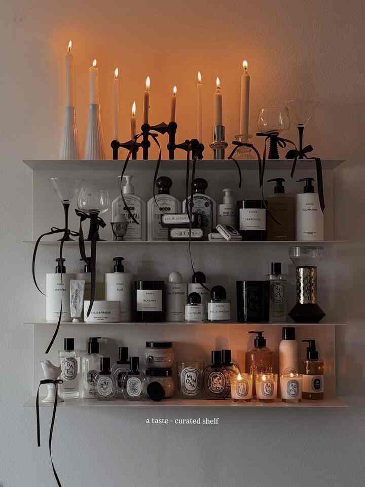 Glow season 🕯️🕯️

#OhouseGlow #glowseason #cozycorners #homeinspiration #glasscup #wineglass #vintageglass #candle #candleholder #perfume #fragrance 
#shelfie #shelf #ikea #shelfdecor #shelfstyling #holidaydecor 