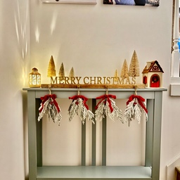 Finally decorated the hallway table for Christmas! I went colorful and cute last year, but this season I wanted it cozy. The gold and red combo is giving all the holiday warmth 🎄✨
My new obsession this year: the flocked red-berry swag from Target. Affordable, timeless, and such a pretty little detail to tie everything together 🎄❄️✨❤️
#OhouseHoliday #OhouseGlow #CozyHome #OhouseCozy #OhouseStyling #moodlighting #cozycorners #glowseason #homeinspiration #hallway #stairs #christmas #christmadecor #cozy #holidays #cozyhome #cozydecor #cozyinterior #homedecor #interior #holidayseason #winter #크리스마스 