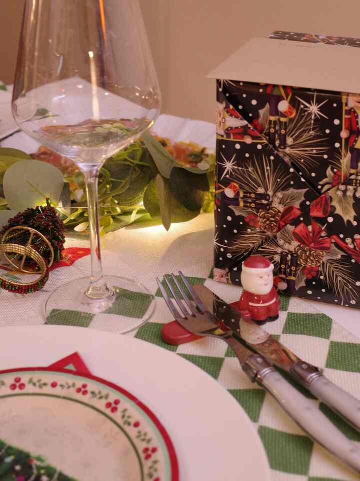 Sharing food, joy, and Christmas spirit with my favorite people🎅🏻🎄

#holidayhosting #gatherandglow #friendsgiving #thankfultable #moodlighting #glowseason #ohousegather #ohouseglow #ohousegrateful #ohousereset #tablestyling
