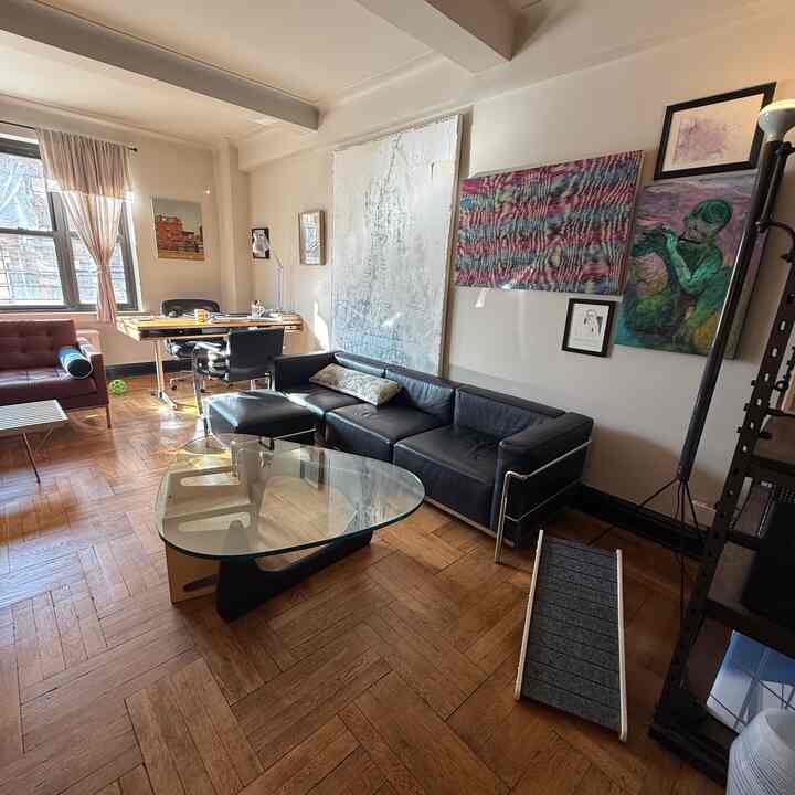 Winter light is magical 

#livingroomdesign #livingroominterior #LC3sofa #lightings 