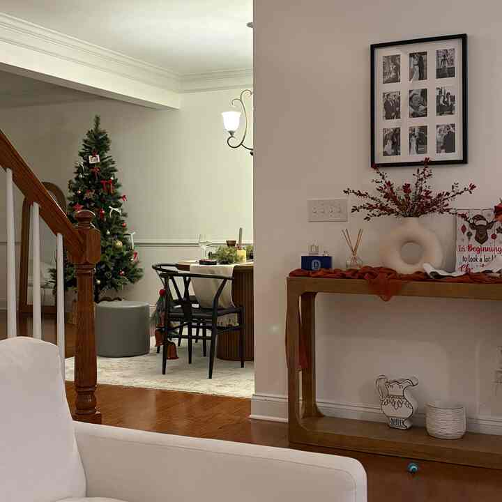 The most peaceful time of the day🌙
#cozy #christmas #christmastree #winterdecor #holiyday #ohousetree 