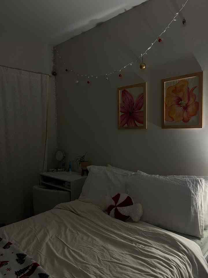 the bedroom is feeling festive #OhouseTree #OhouseGather #OhouseGlow #CozyHome #bedroom #bedset #sheets #pillow